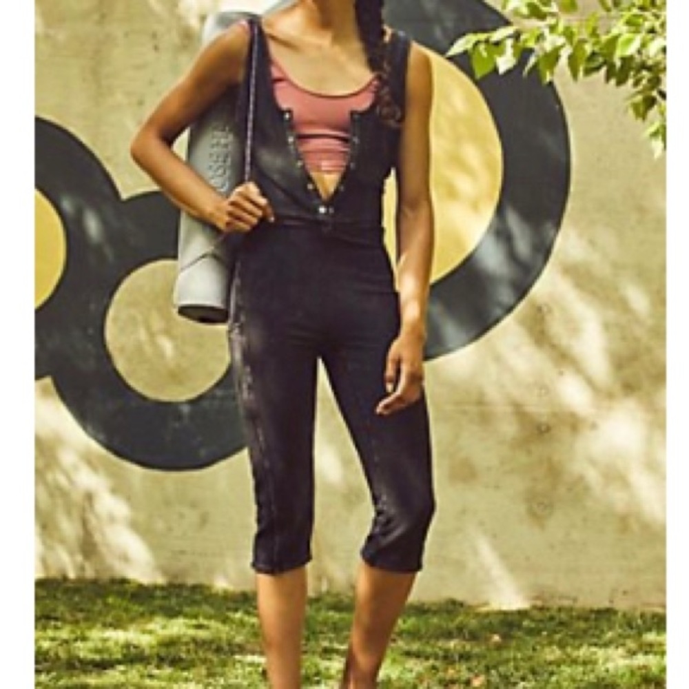 FREE PEOPLE YOGA JUMPER BLACK/GRAY (super soft!)